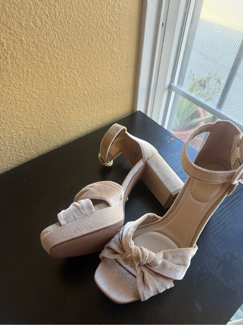 Pelle Moda Blush Knot Front Block Heel Sandals